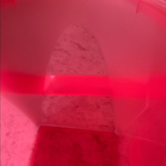 Vibrant Pink Plastic Bucket with Handle - Picture 5 of 7